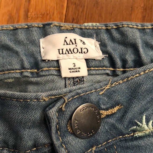 Woman’s crown and ivy shorts size two - Picture 3 of 3